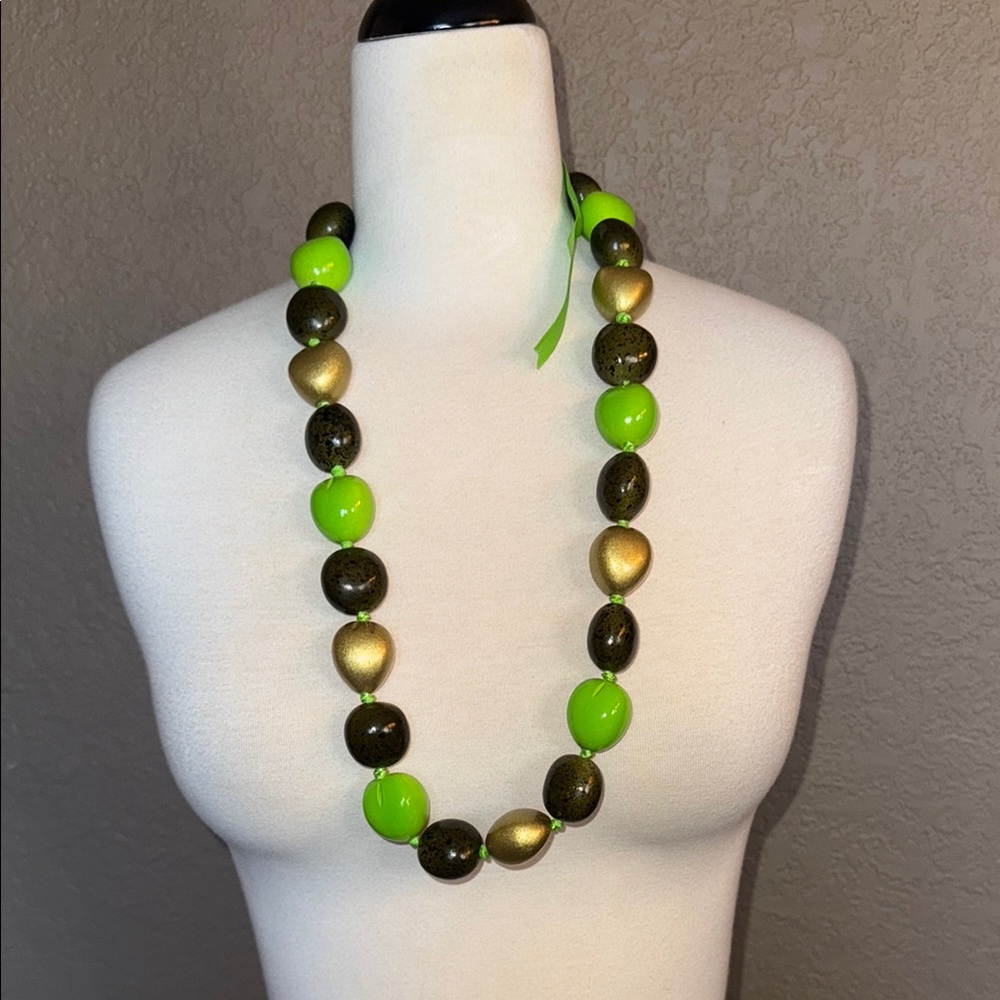 Three Tone Painted Kukui Nut Lei